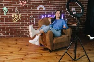 ragazza che fa video